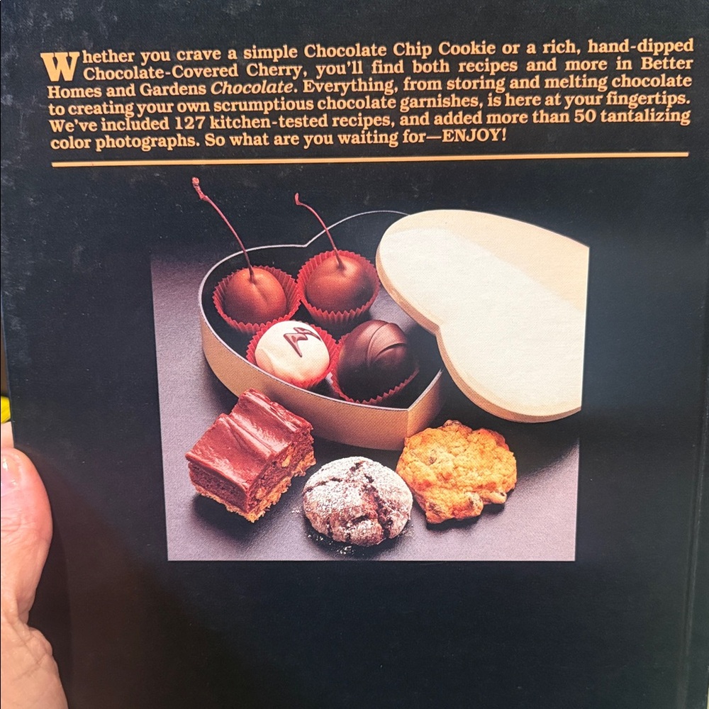 Vintage Better Homes and Gardens Chocolate Delight Cookbook - and Red Cover - Picture 2 of 7